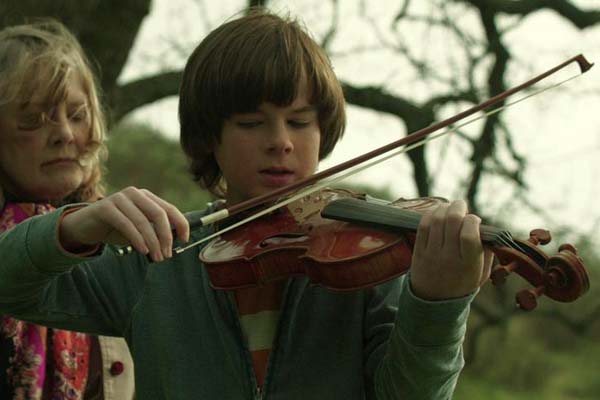 Chandler Riggs et Shirley Knight dans Mercy (2014)