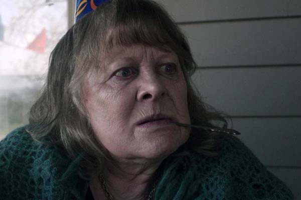 Shirley Knight dans Mercy (2014)
