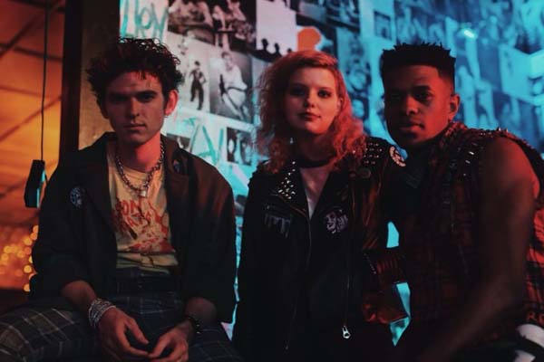 Granit Lahu, Chloe Levine et Jeremy Pope dans The Ranger (2018)