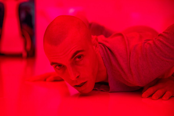 Tom Hughes dans Realive (2016)