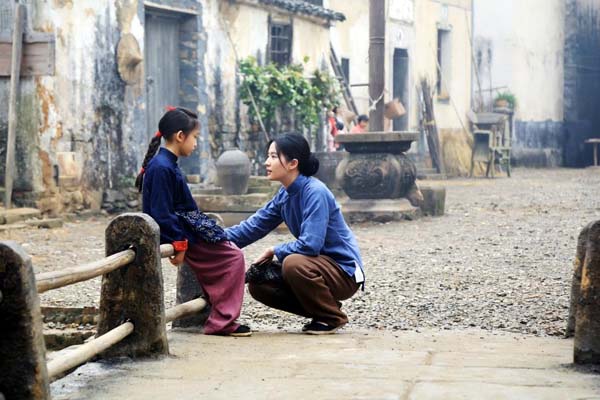 Liu Yifei et Li Fangcong dans The Chinese Widow (2017)