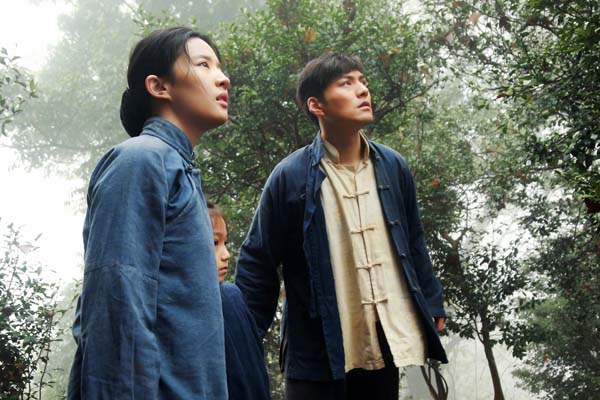 Liu Yifei, Li Fangcong et Yan Yikuan dans The Chinese Widow (2017)