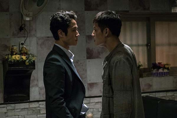 Lee Joon-young et Kang Ha-neul dans New Trial (2017)