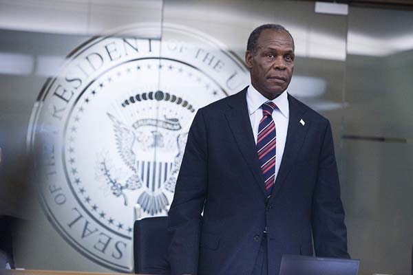 Danny Glover dans 2012 (2009)