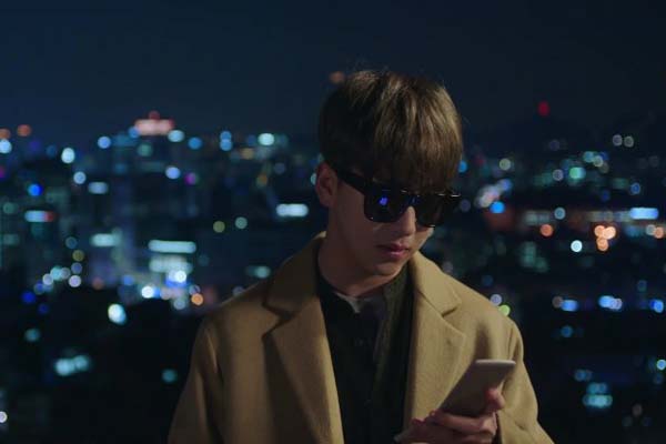 Baro dans Close Your Eyes (2017)