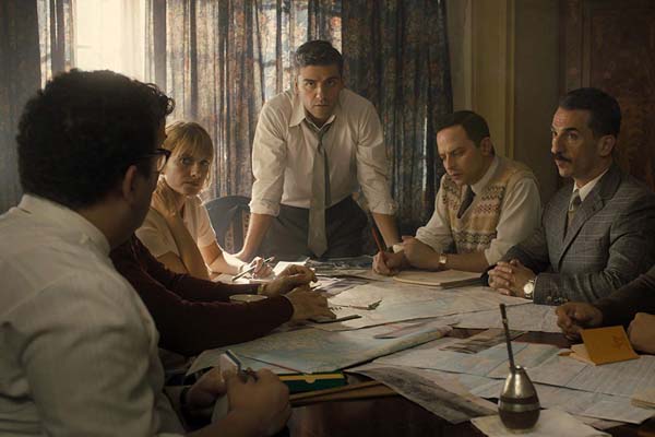 Michael Aronov, Mélanie Laurent, Oscar Isaac, Nick Kroll, et Greg Hill dans Operation Finale (2018)