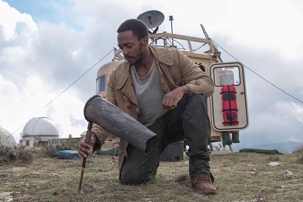 Anthony Mackie dans IO (2019)