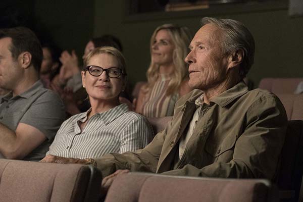 Clint Eastwood et Dianne Wiest dans The Mule (2018)