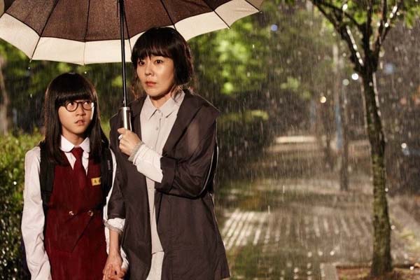 Kim Sae-ron et Kim Yunjin dans The Neighbor (2012)