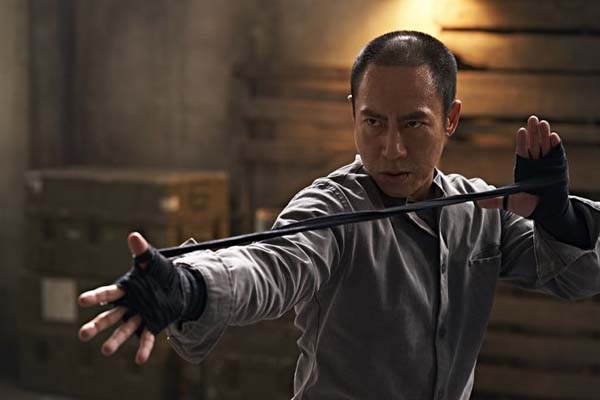 Bruce Khan dans Revenger (2019)