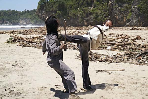 Bruce Khan dans Revenger (2019)