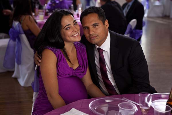 Michael Peña et Natalie Martinez dans End of Watch (2012)