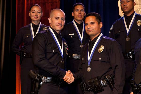 Jake Gyllenhaal et Michael Peña dans End of Watch (2012)