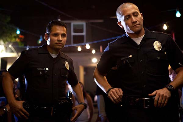 Jake Gyllenhaal et Michael Peña dans End of Watch (2012)