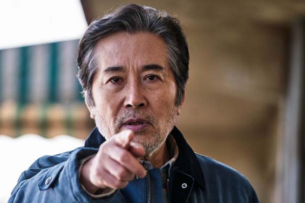 Baek Yoon-sik dans The Chase (2017)