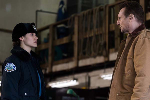 Liam Neeson et Emmy Rossum dans Cold Pursuit (2019)