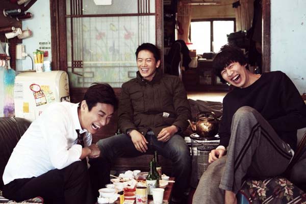 Ji Sung, Ju Ji-hoon et Lee Kwang-soo dans Confession (2014)