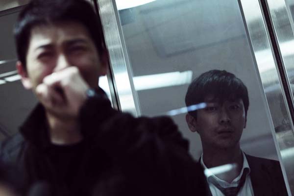 Ji Sung et Ju Ji-hoon dans Confession (2014)