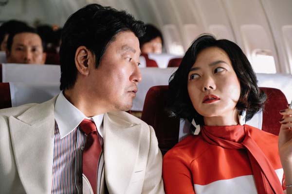 Song Kang-ho et Bae Doona dans The Drug King (2018)