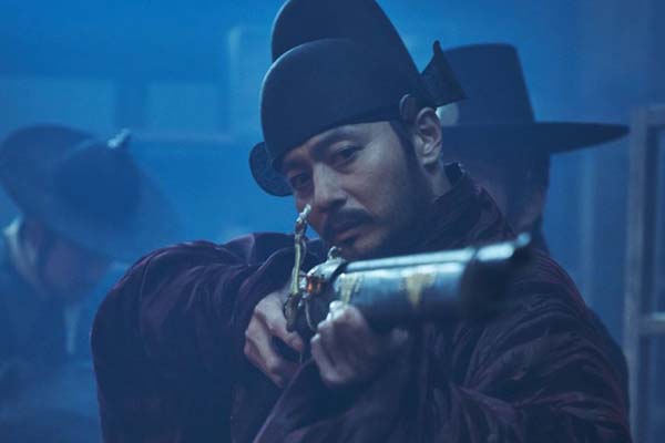 Jang Dong-gun dans Rampant (2018)