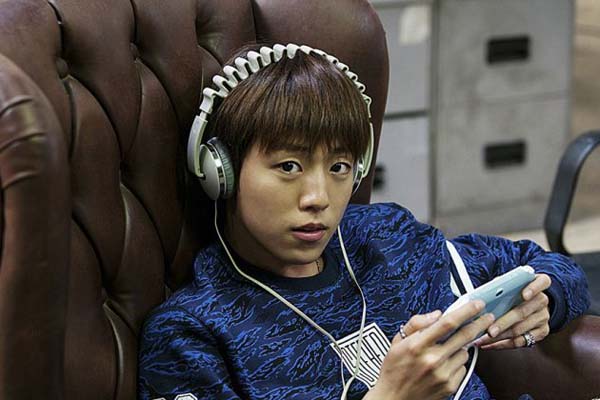 Lee Hyun-woo dans The Con Artists (2014)