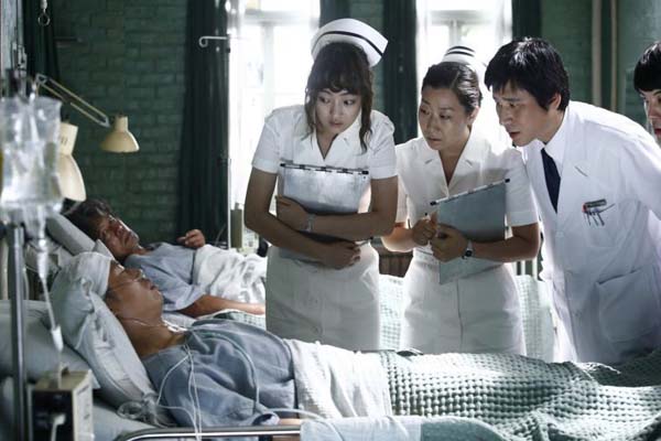 Chun Ho-jin et Yoo Hae-jin dans Enemy at the Dead End (2010)