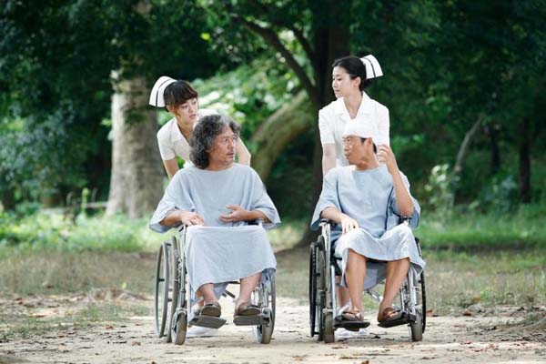 Chun Ho-jin et Yoo Hae-jin dans Enemy at the Dead End (2010)