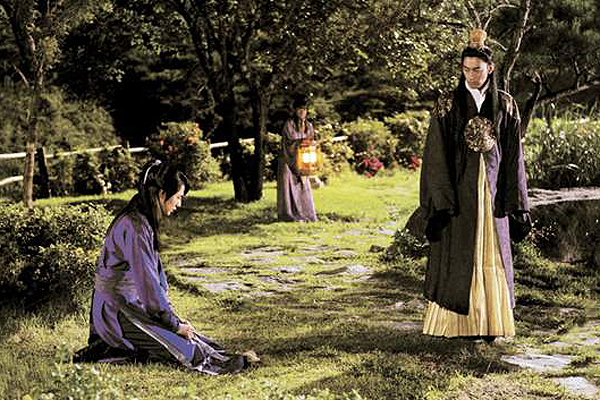 Jo In-sung et Joo Jin-mo dans A Frozen Flower (2008)
