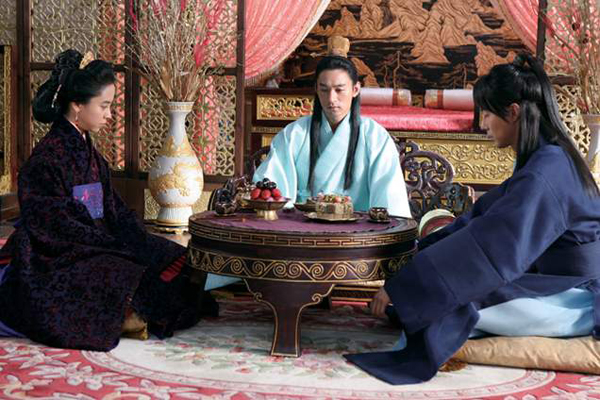 Jo In-sung, Joo Jin-mo et Song Ji-hyo dans A Frozen Flower (2008)