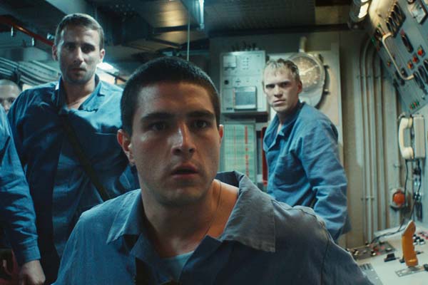 Matthias Schoenaerts, Magnus Millang, et Chris Pascal dans Kursk (2018)