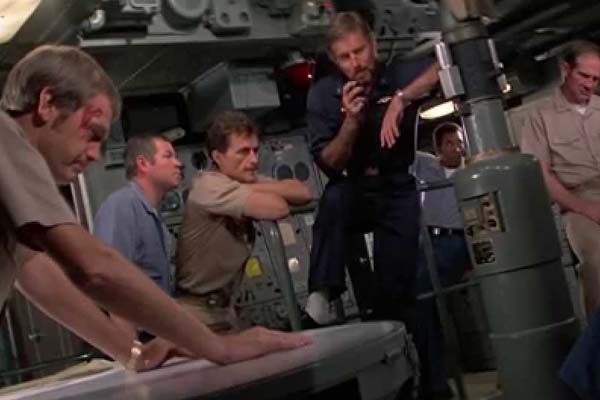 Charlton Heston, Ronny Cox et Stephen McHattie dans Gray Lady Down (1978)