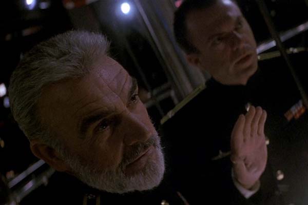 Sean Connery et Sam Neill dans The Hunt for Red October (1990)