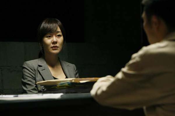 Yunjin Kim dans Seven Days (2007)