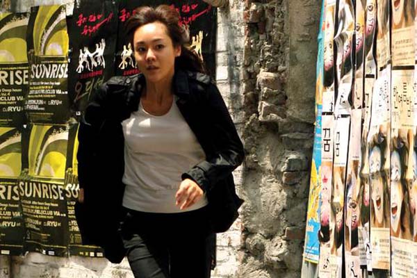 Yunjin Kim dans Seven Days (2007)
