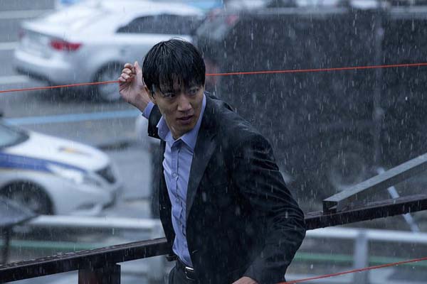 Kim Rae-won dans RV: Resurrected Victims (2017)