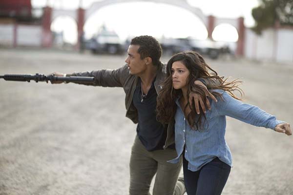 Gina Rodriguez et Ismael Cruz Cordova dans Miss Bala (2019)