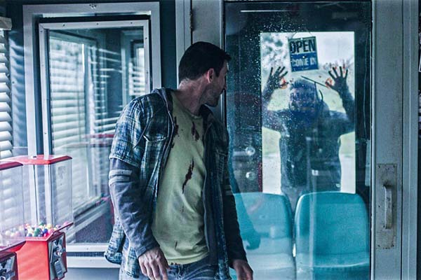 Stafford Perry dans Black Summer (2019)