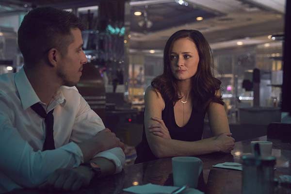 Alexis Bledel et Beau Knapp dans Crypto (2019)