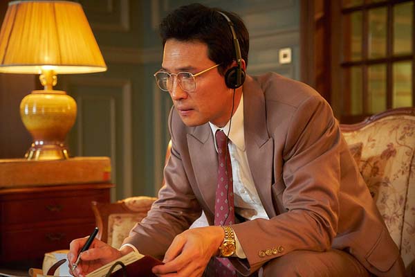 Hwang Jung-min dans The Spy Gone North (2018)