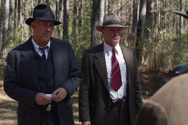 Kevin Costner et Woody Harrelson dans The Highwaymen (2019)