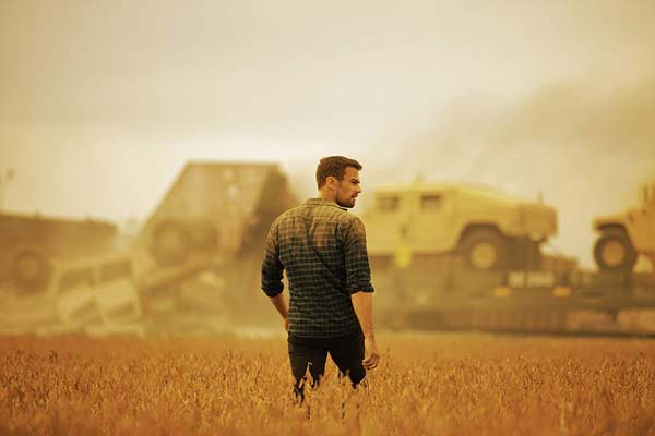 Theo James dans How It Ends (2018)