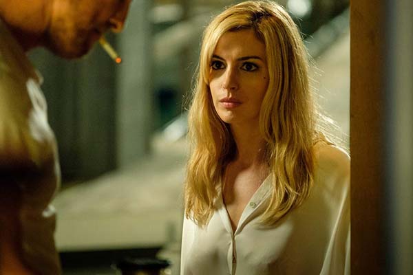 Matthew McConaughey et Anne Hathaway dans Serenity (2019)