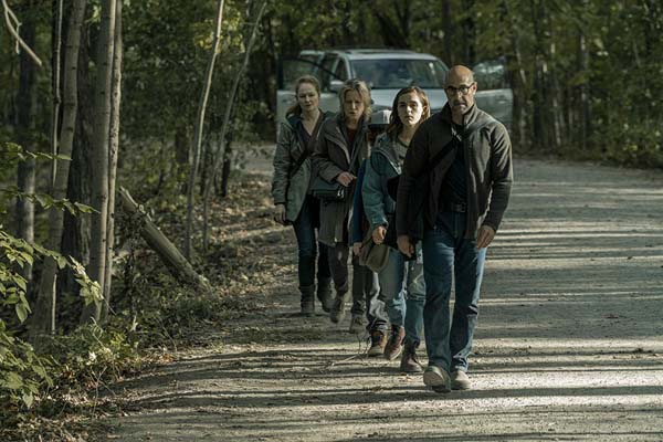 Stanley Tucci et Kiernan Shipka dans The Silence (2019)