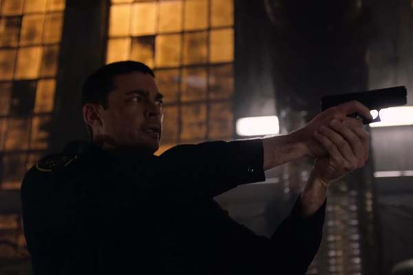 Karl Urban dans Acts of Vengeance (2017)