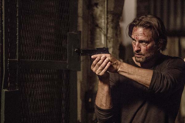 Josh Holloway dans Colony (2016)