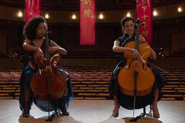 Logan Browning et Allison Williams dans The Perfection (2018)