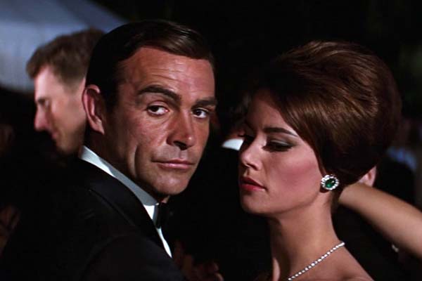 Sean Connery et Claudine Auger dans Thunderball (1965)