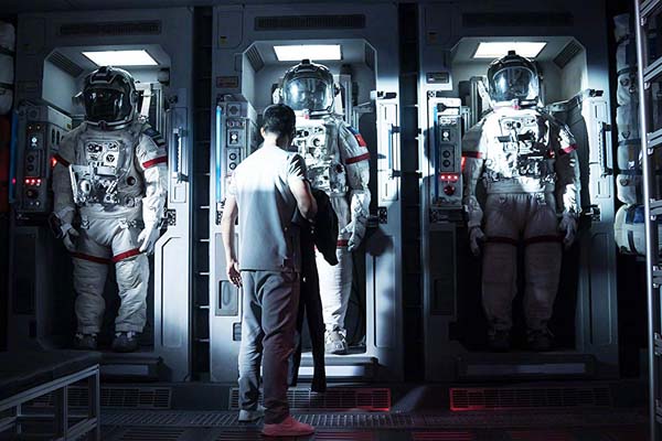 Wu Jing dans The Wandering Earth (2019)