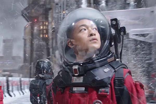 Qu Chuxiao dans The Wandering Earth (2019)