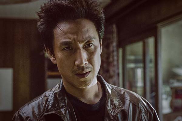 Lee Sun-kyun dans The Dawning Rage (2019)